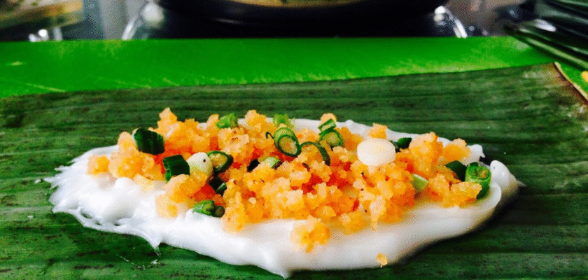 Flat steamed rice dumplings