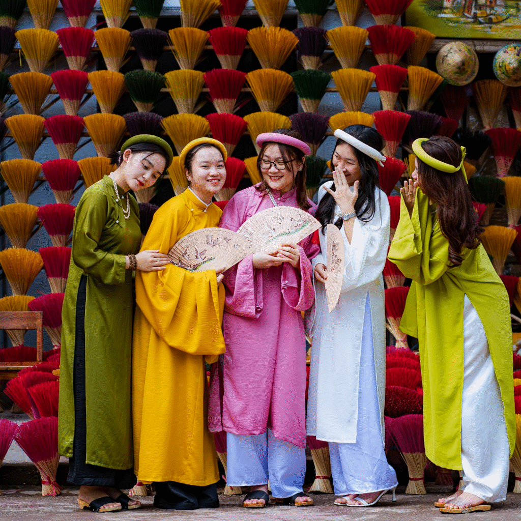 hue tourist traditional ao dai