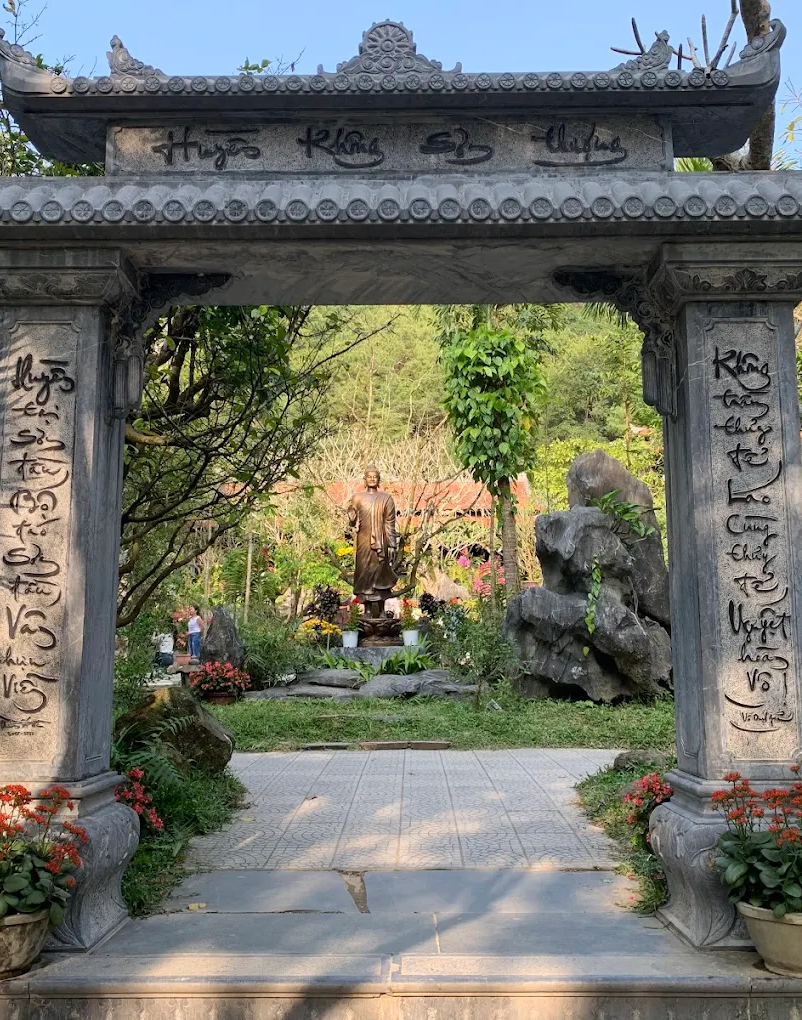 Huyen Khong Son Thuong Pagoda