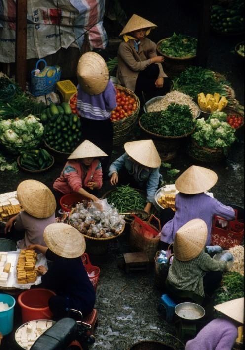 inside Dong Ba market huecodo